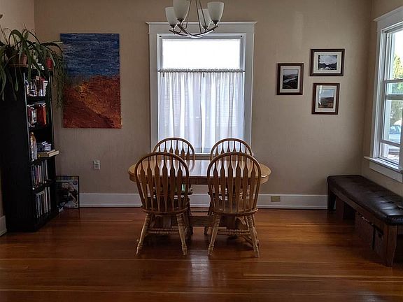 3rd image of 1010 McCarty Ave