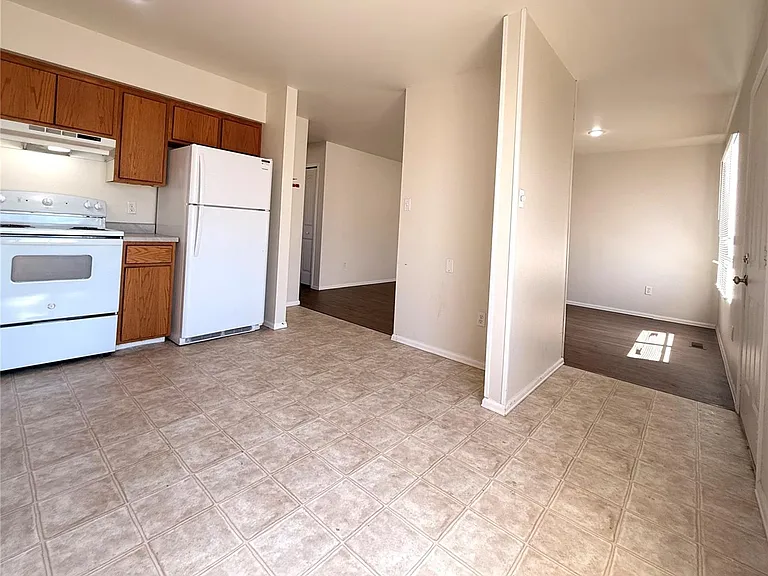 531 S Angus Ave #13 — Photo 6