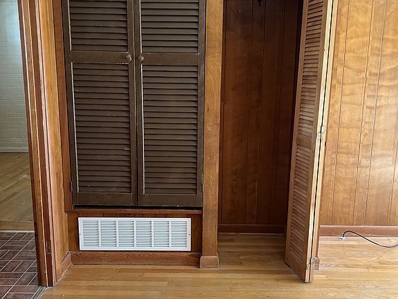 2nd image of 210 N May St #10