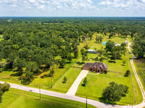 5745 County Road 823, West Columbia, TX 77486