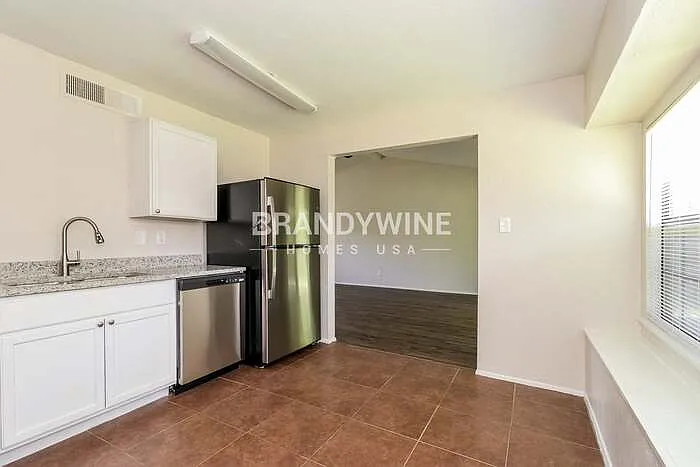 802 Edgemont Dr — Photo 11