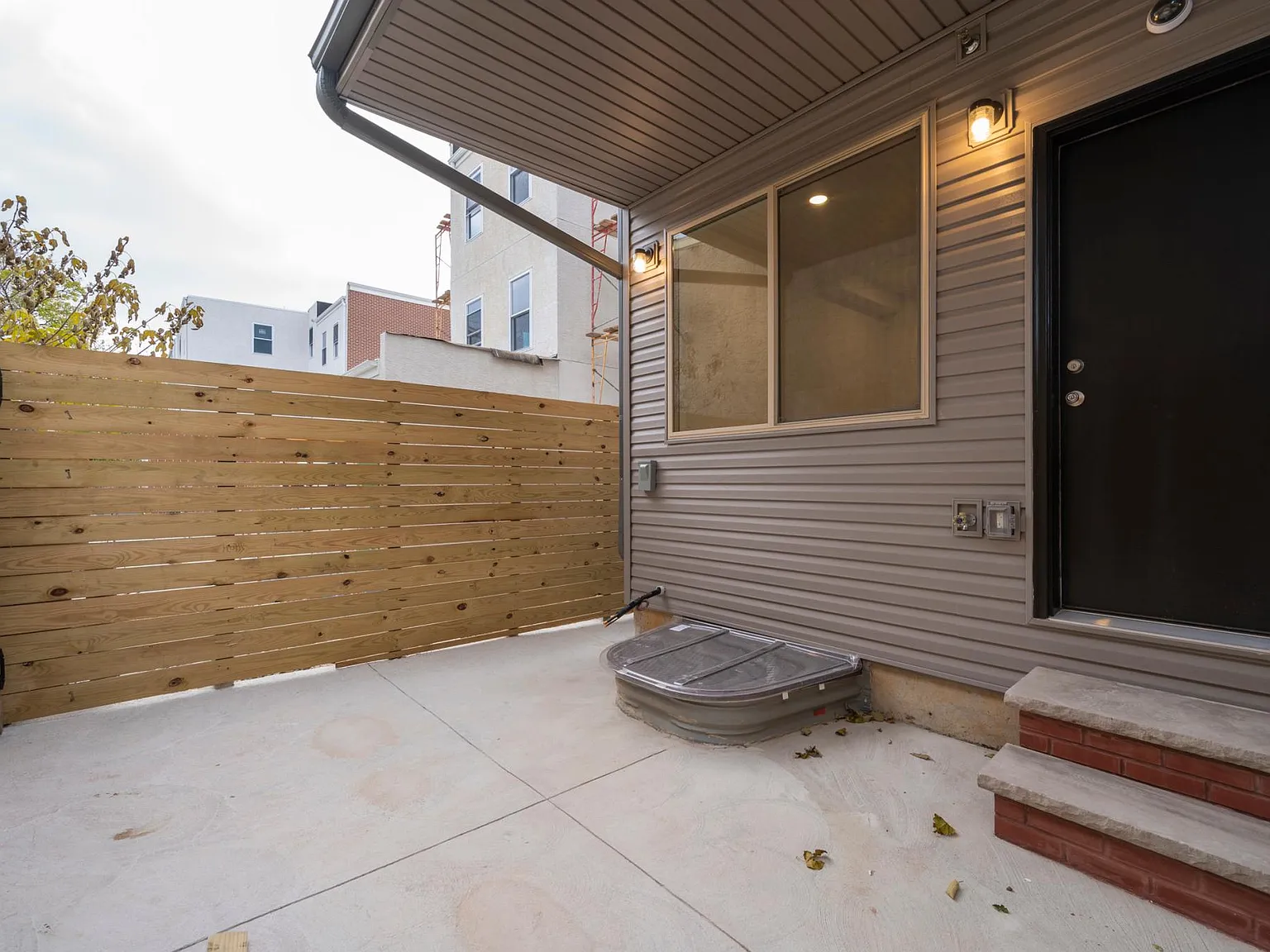 4 bed, 1727 sqft, $2,000 — Photo 1