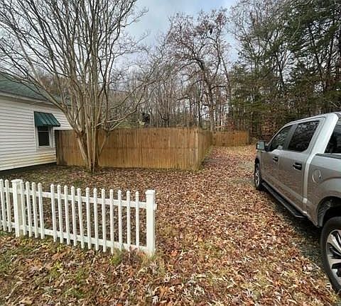 4th image of 815 Clarkway Ave