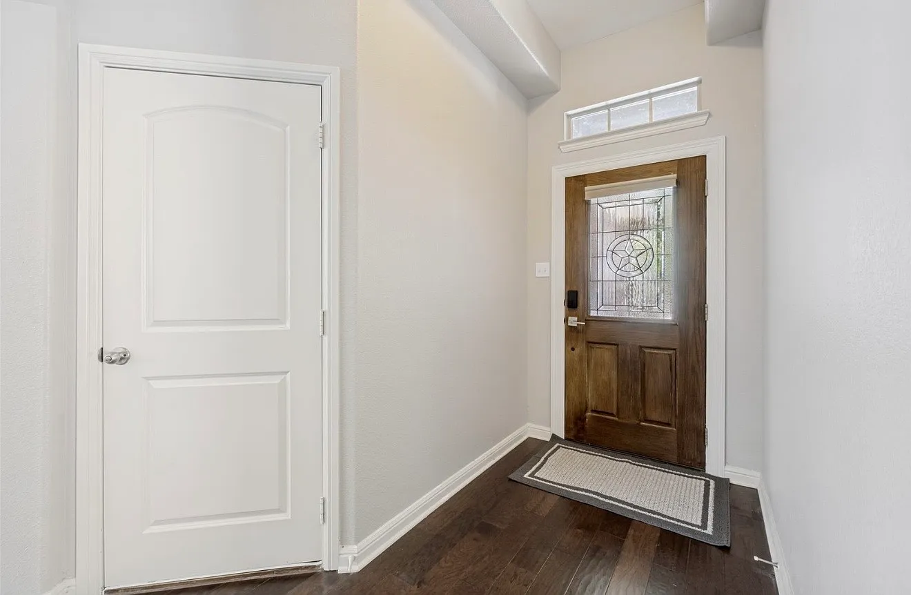 3 bed, 1534 sqft, $2,100 — Photo 2
