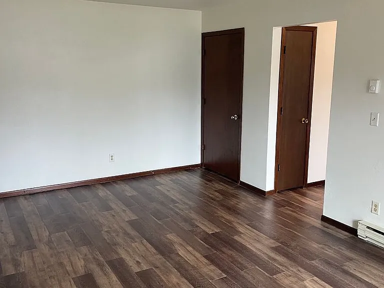 Immaculate Updated 2 Bedroom with 1 Bath — Photo 21