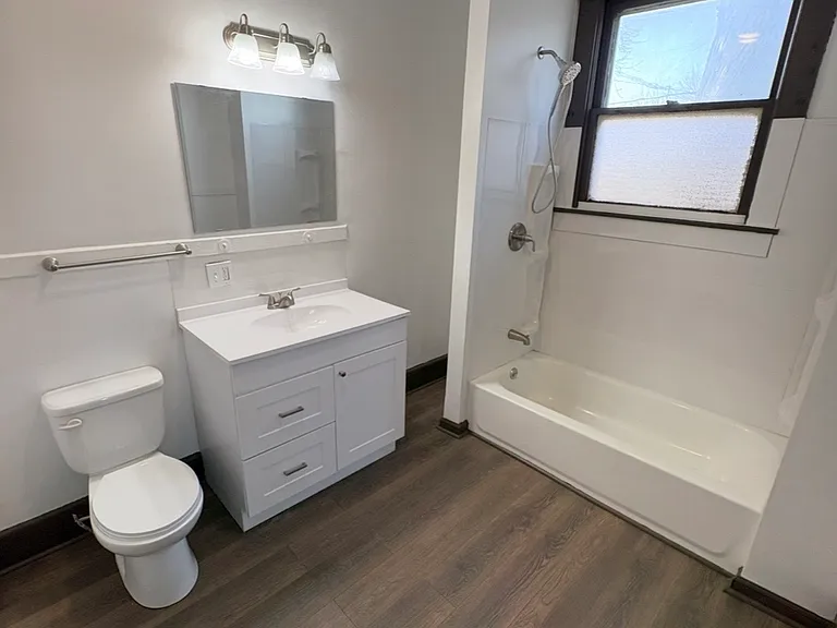 253 W Morrison St — Photo 4