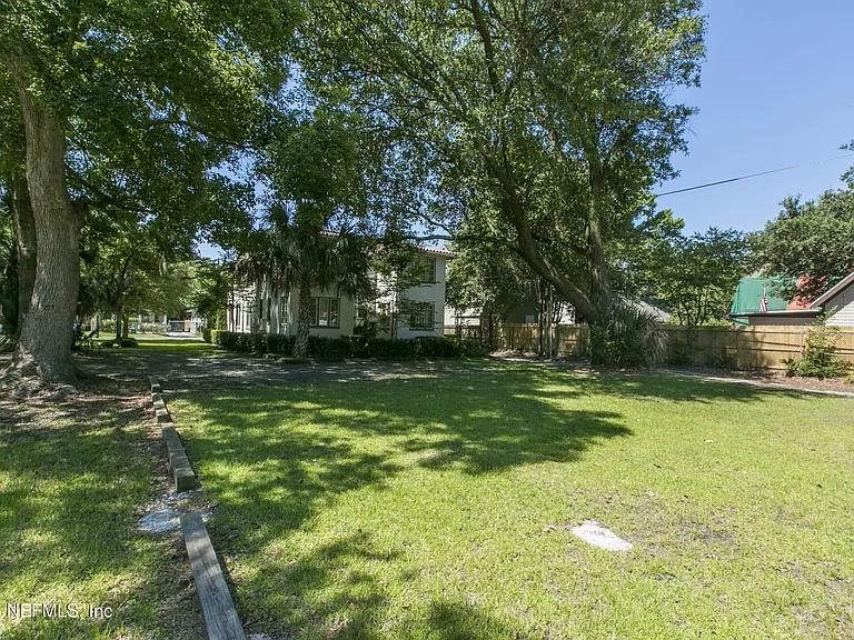 317 E 6th St — Photo 10