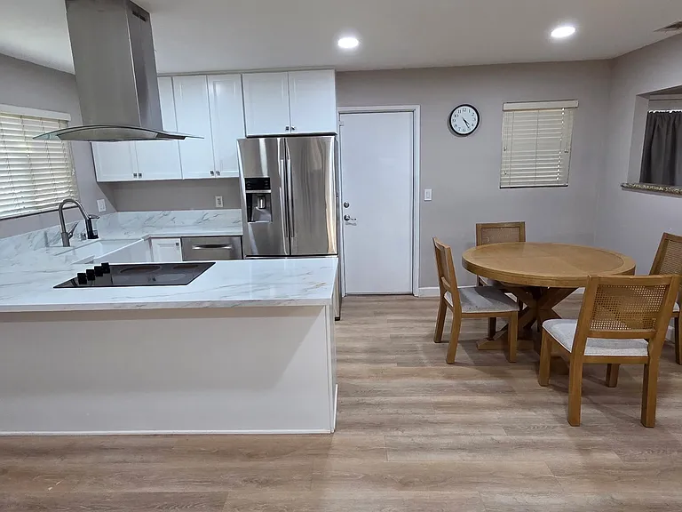 2012 Crandall Dr — Photo 2