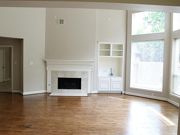 4th image of 4110 Oak Forest Dr