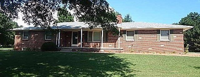 1st image of 4 Lake Park Dr