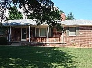 4 Lake Park Dr, Winfield, KS 67156
