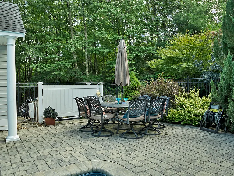 8 Hemlock Ln — Photo 39
