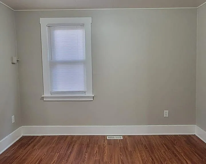 951 W Florence Ave — Photo 5