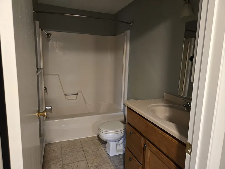 554 Bailey Dr — Photo 3