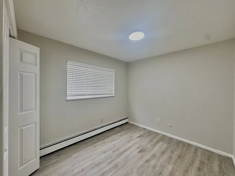 Parklane Apartments — Photo 20