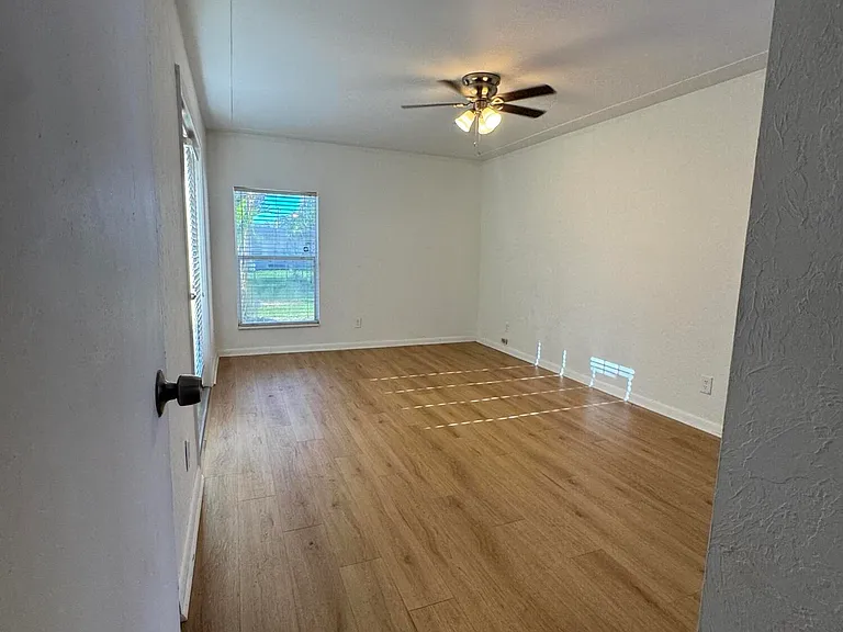7816 NW 70th Ter — Photo 19