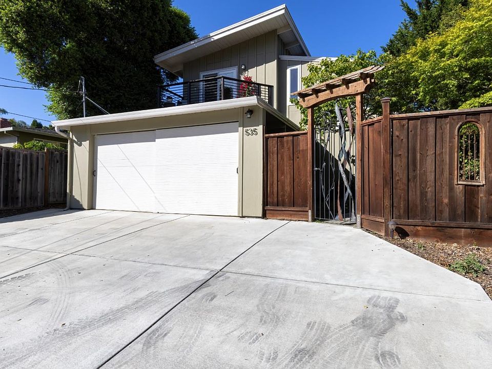 1st image of 535 Club House Dr