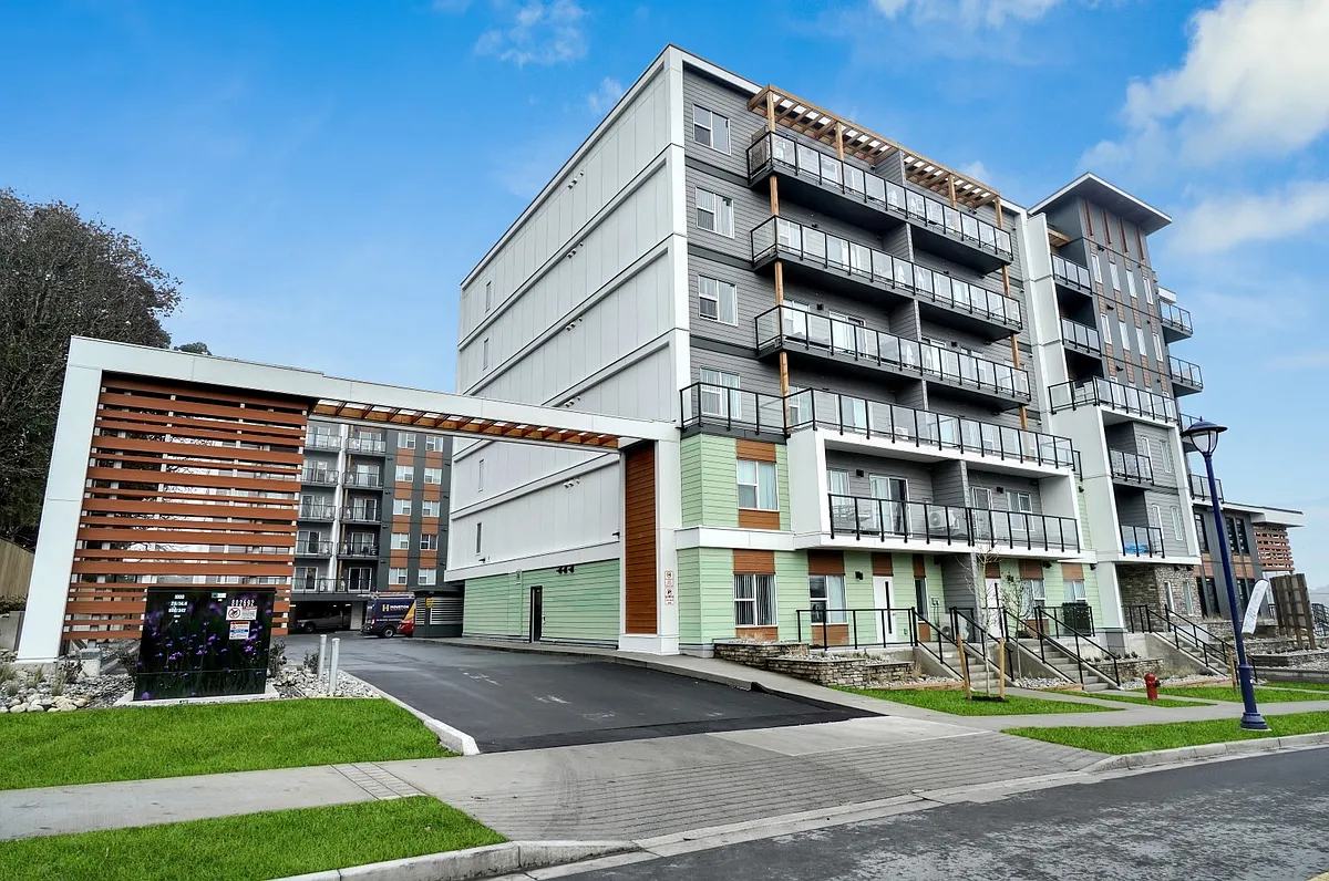 Centennial Court Apartments — Photo 3