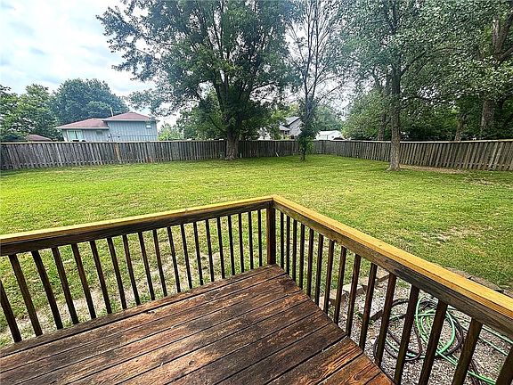 4th image of 112 Sharon Ln