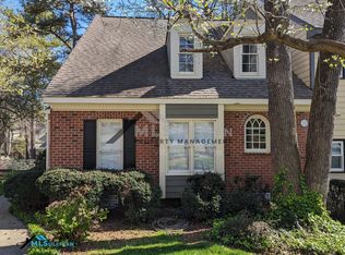 1306 Hampshire Ct, Raleigh, NC 27612