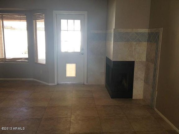 3rd image of 704 E Courtney Ln