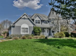 1 Stone Meadow Ln, Airmont, NY 10901