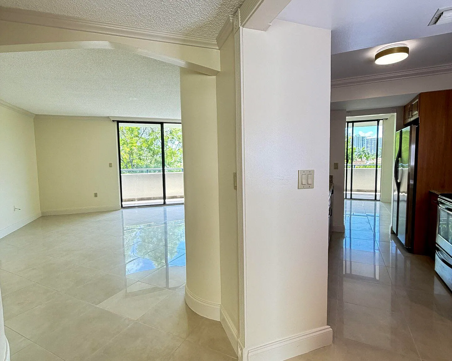 2 bed, 2.0 bath, 1255 sqft, $3,000 — Photo 4