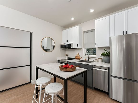 4th image of 216 13th St #101