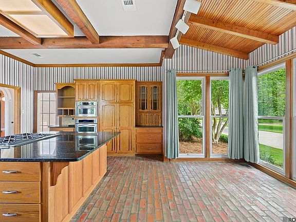 4th image of 8226 Oakbrook Dr