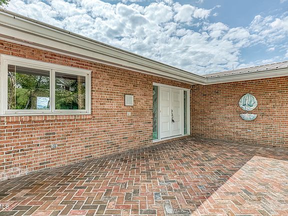4th image of 501 Smith Ln