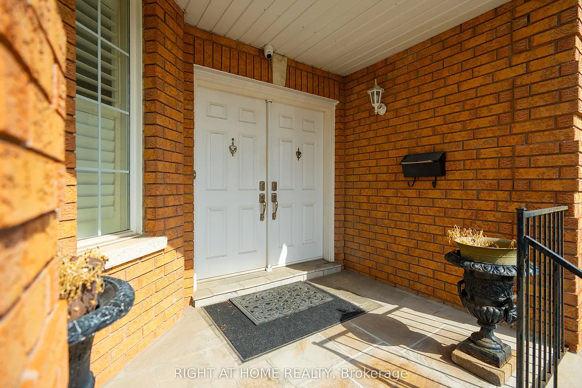 Building Photo - 284 Maple Leaf Dr