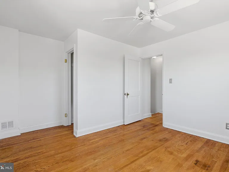 363 Gusryan St — Photo 14