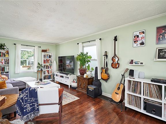 5th image of 236 Johnson Ave