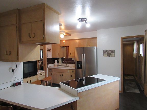 3rd image of 102 6th St S