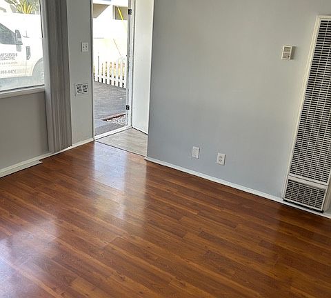 5th image of 25044 3/4 Oak St