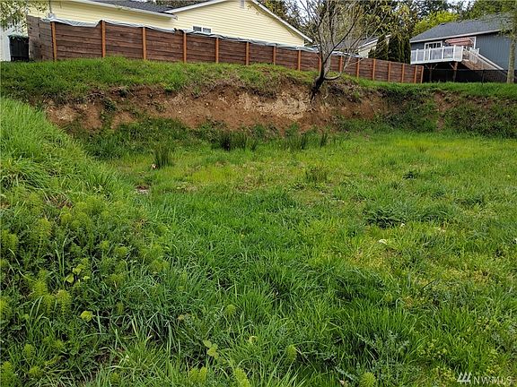 3rd image of 9836 Overlook Dr NW