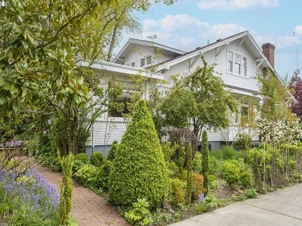 8245 NE Quatama St, Hillsboro, OR 97006