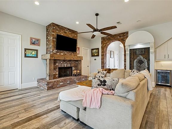 4th image of 12640 Emerald Ct