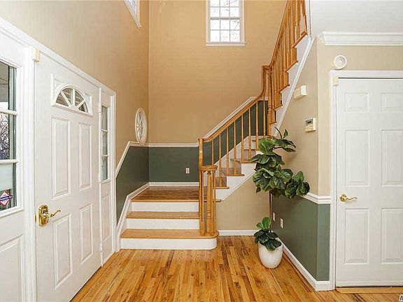 4th image of 29 Holly Berry Ct