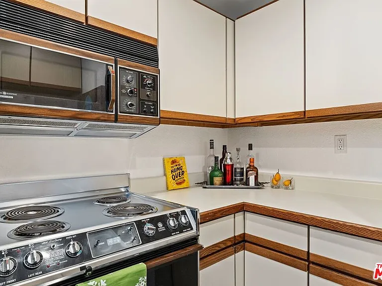 1440 Veteran Ave #328 — Photo 9