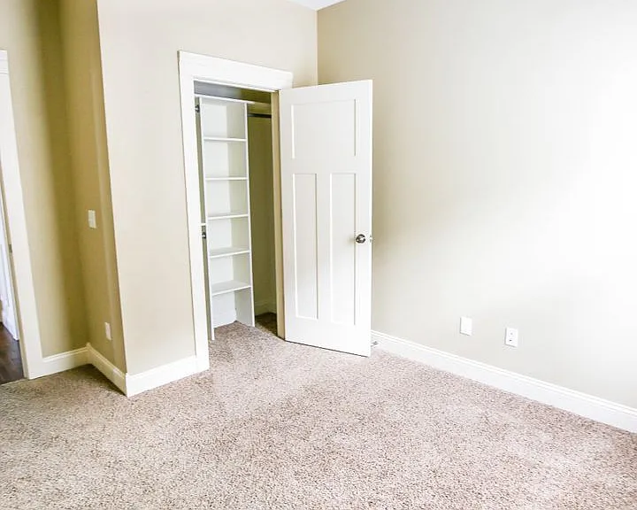 1040 E Walnut St — Photo 10