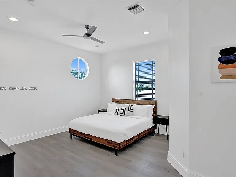 1207 SW 21st St — Photo 33