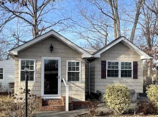 809 Crystal Dr, Williamstown, NJ 08094