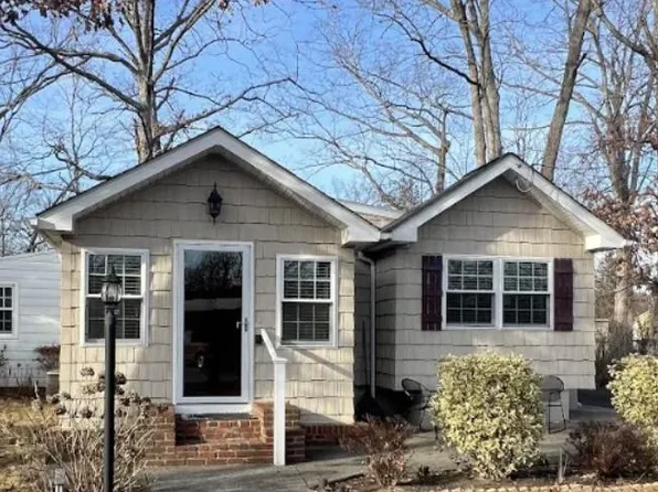 809 Crystal Dr, Williamstown, NJ 08094