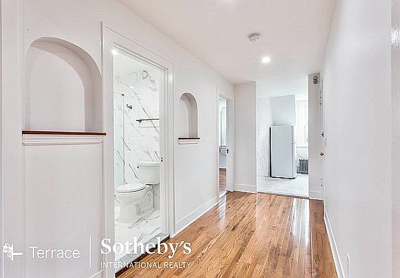 4th image of 380 Burns St #3