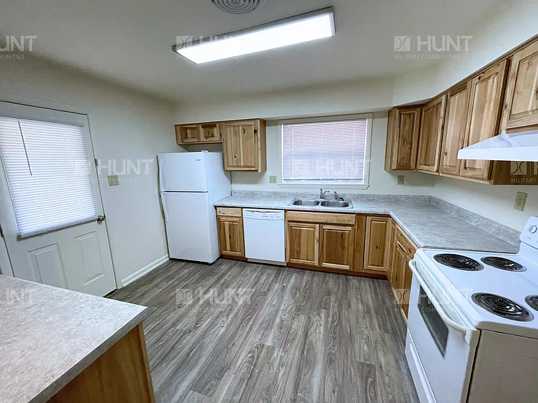 121 Dakota Dr — Photo 3