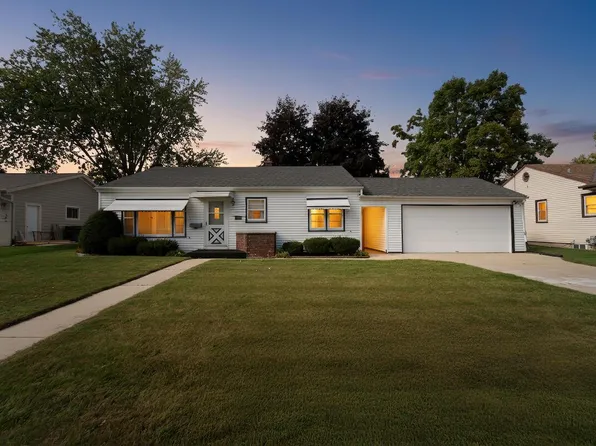 1040 Lincoln DRIVE WEST West, West Bend, WI 53095