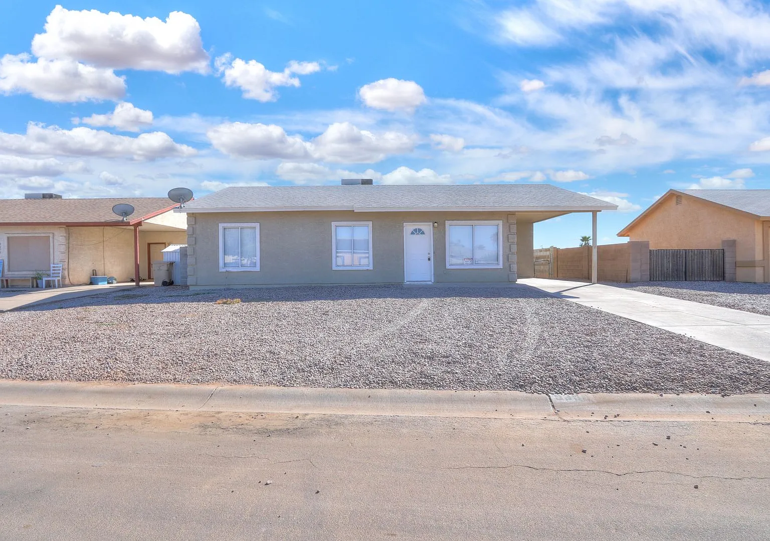 3 Bedroom House with large yard Arizona City — Photo 3