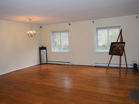 3rd image of 212 Silver Pine Dr