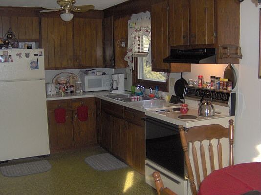 Kitchen W/ Nook